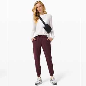 NWT Lululemon • On The Fly Jogger 28" • Size 8 • Cassis Wine